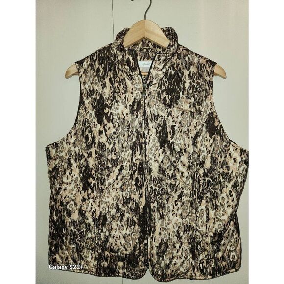 V17  CJ Banks Quilted Brown Camo Vest - Picture 1 of 9